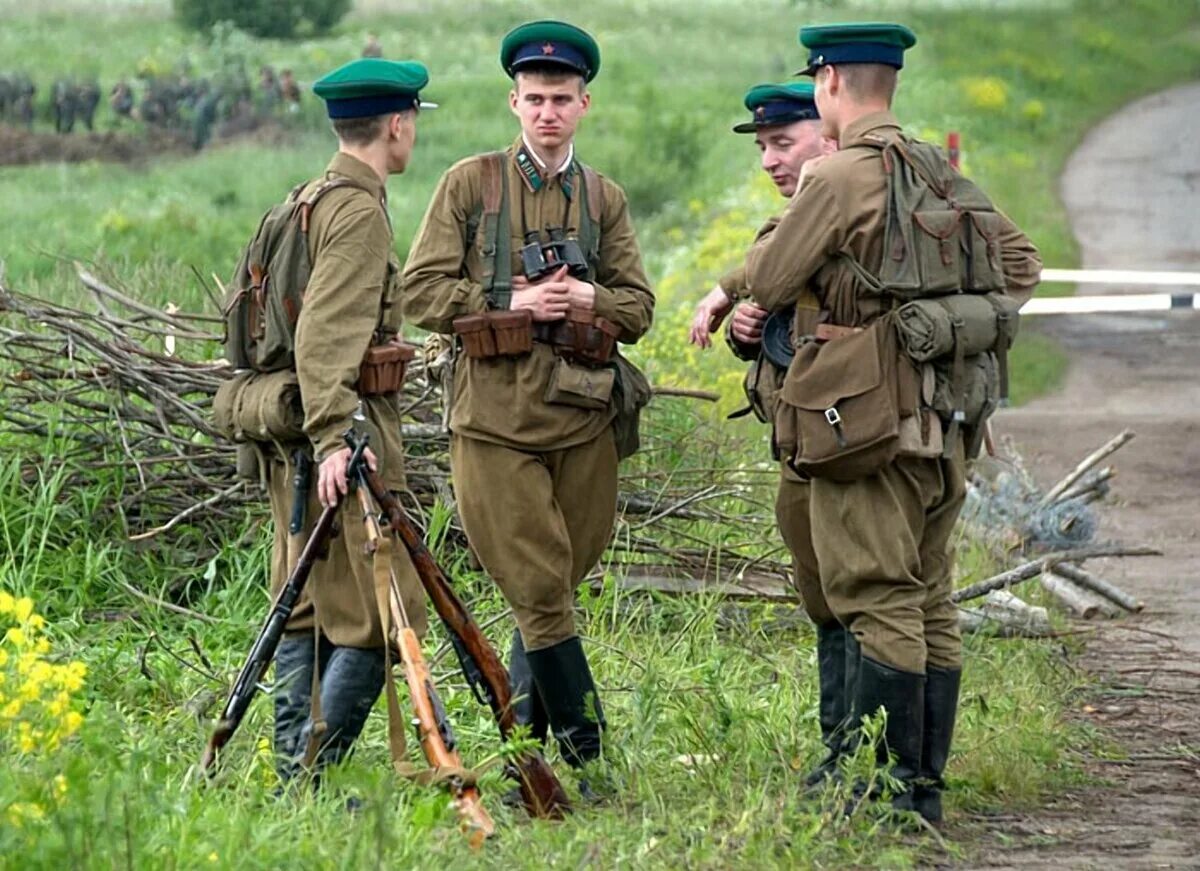 Военно историческая организация. Форма погранвойск НКВД 1941. Погранвойска НКВД СССР 1941. Солдат НКВД 1941. Форма РККА 1941 пограничники.