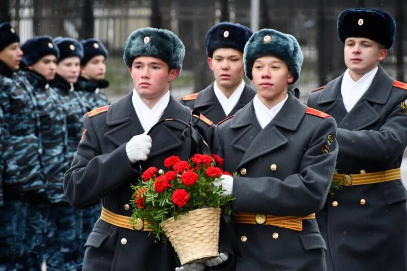 Прекрасна какая форма. Кадетский корпус полиции Кемерово. Кадетка МВД Кемерово. Кадетская школа интернат полиции. Кадетская школа интернат МВД Бийск.