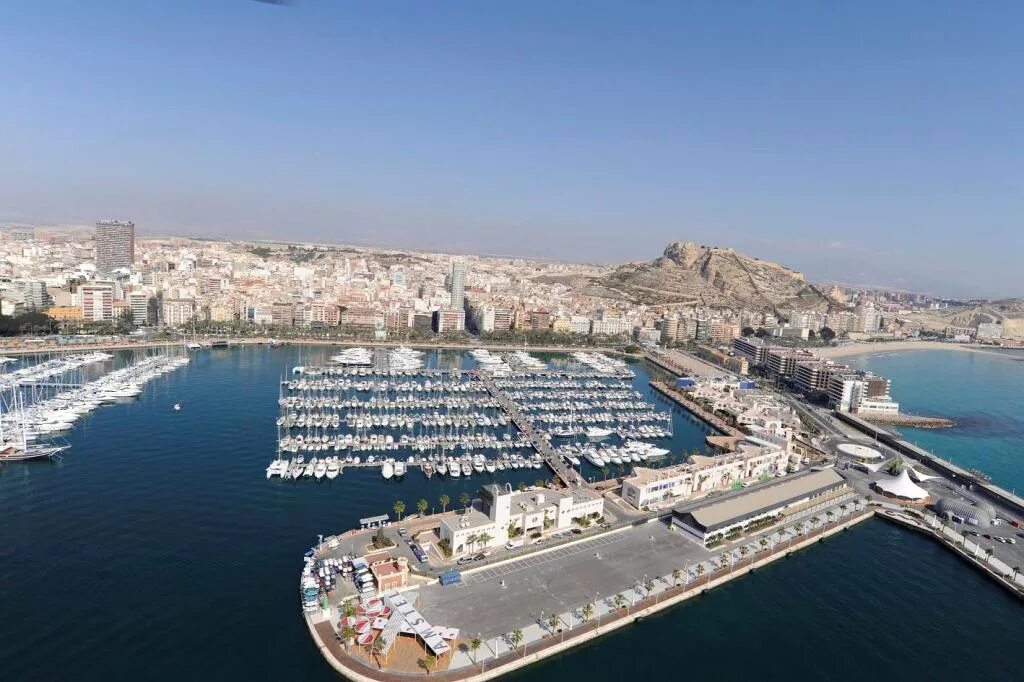 Малага испания фото. Серпантин гора айпетри в крыму. Испания малага парк. Шаан-кая крым карта. Малагия.