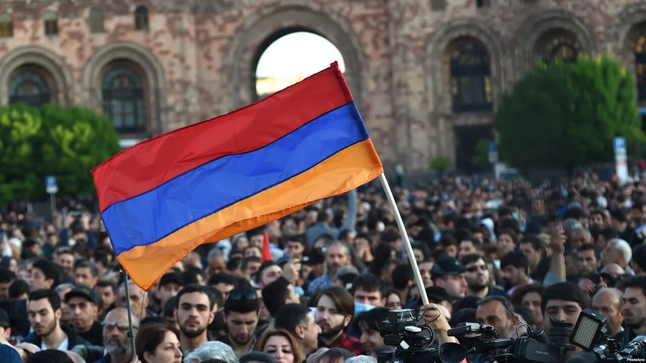 Какой сегодня армения. 2018 Год. Армения. «Бархатная революция». Население Армении. Революция в Армении 2018. Армяне население.