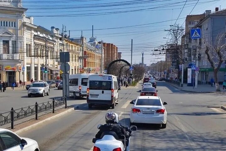 Ул. Ленина, на дальнем плане перекрёсток с ул. Мирной и "Диетическое" кафе, 1973