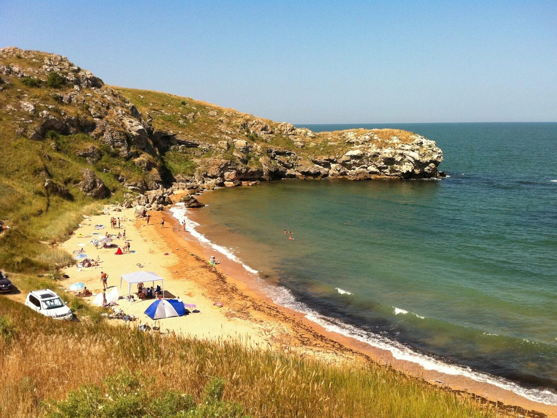 Бухта космонавтов крым щелкино. Щелкино пляж невская. Русская бухта крым щелкино. Крым щёлкино бухта космонавтов. Щелкино бухта широкая.