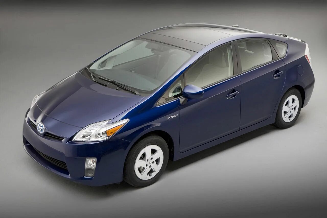Японские автомобили гибрид. Toyota prius hybrid 2022. Toyota prius hybrid. Toyota prius hatchback. Тойота приус 2 гибрид.
