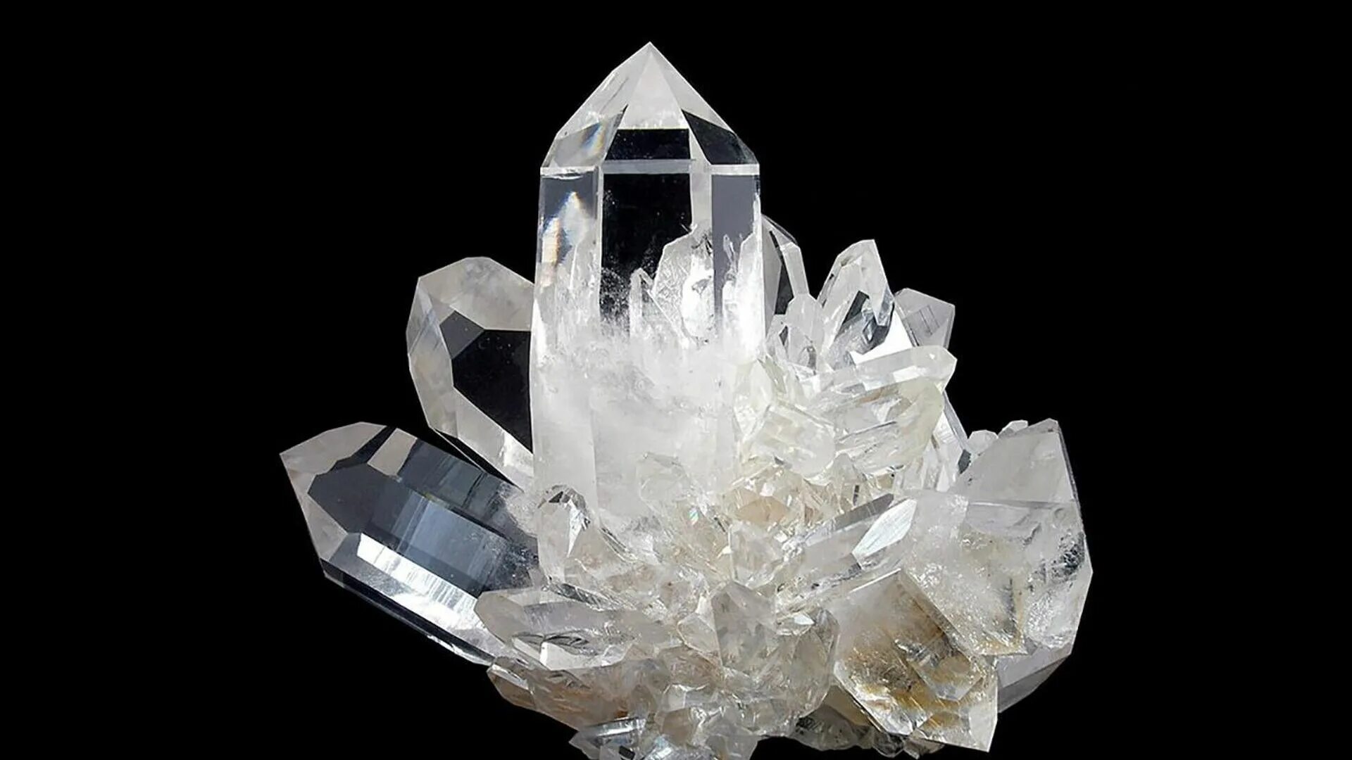 Скорпион хрусталь. Брошь булавка скорпион. Скорпион хрусталь. Кольцо резное из горного хрусталя. Скорпион в хрустале.