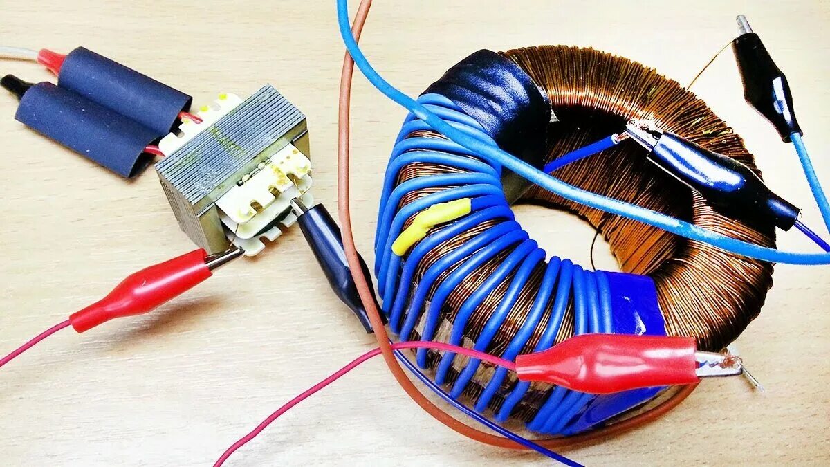 Намотать обмотку трансформатора. Намотка тороидального трансформатора. ZMT 0634263 тороидального трансформатора. Намотчик трансформаторов. Перемотка трансформатора.