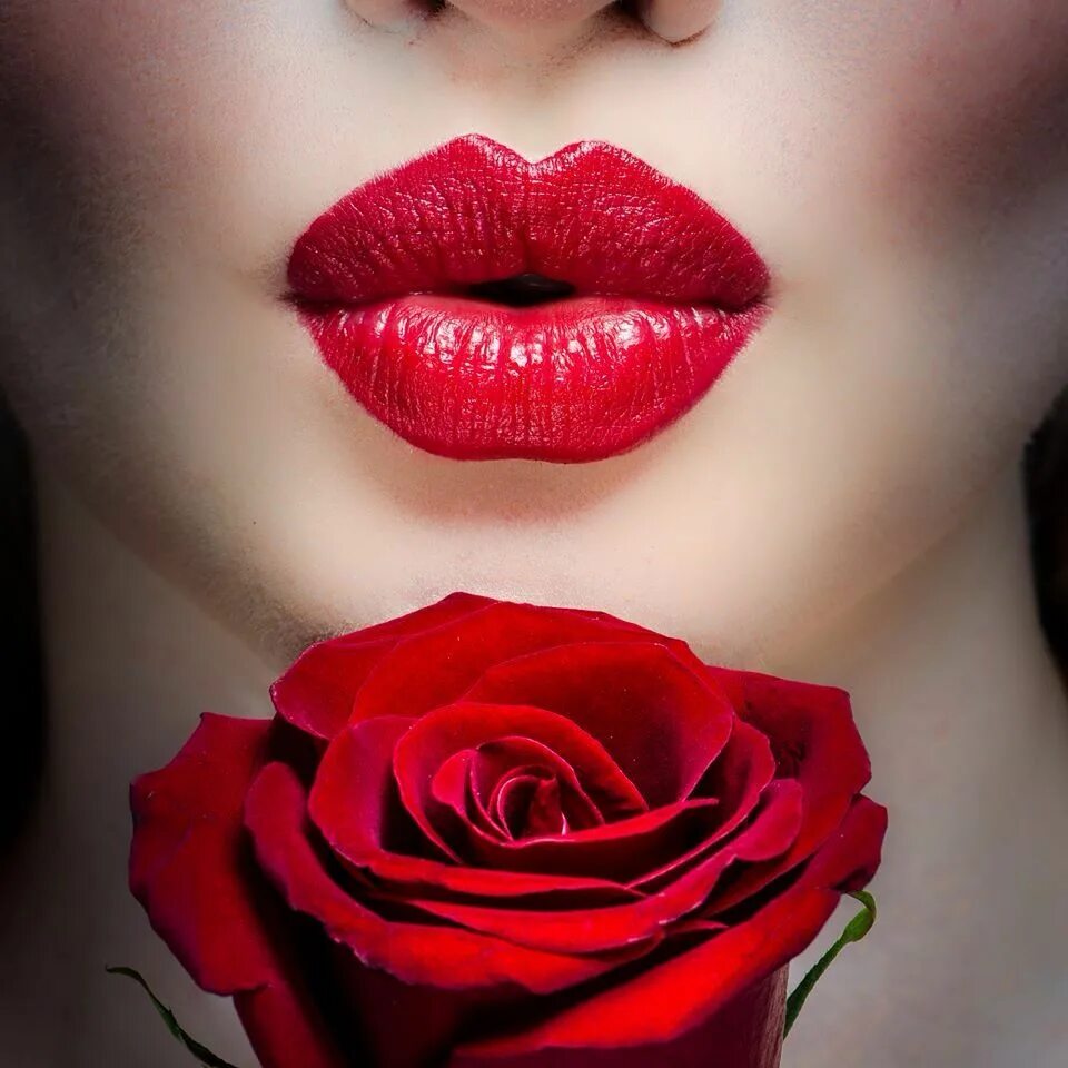 Ава с поцелуем. Женские губы. Красная помада. Красивые женские губы. Чувственные губы женщины.