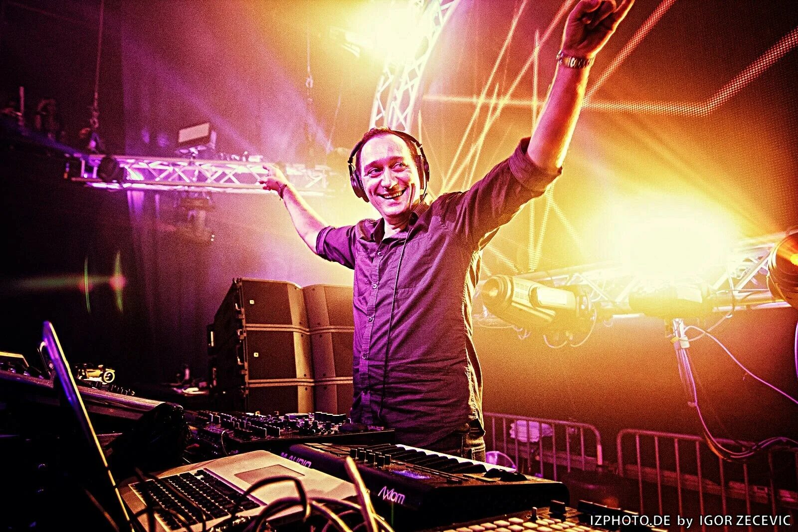 Paul van dyk out there and back. Jessy jacob. Музыка пауль. Музыка пауль. Пауль вандайк 2000.