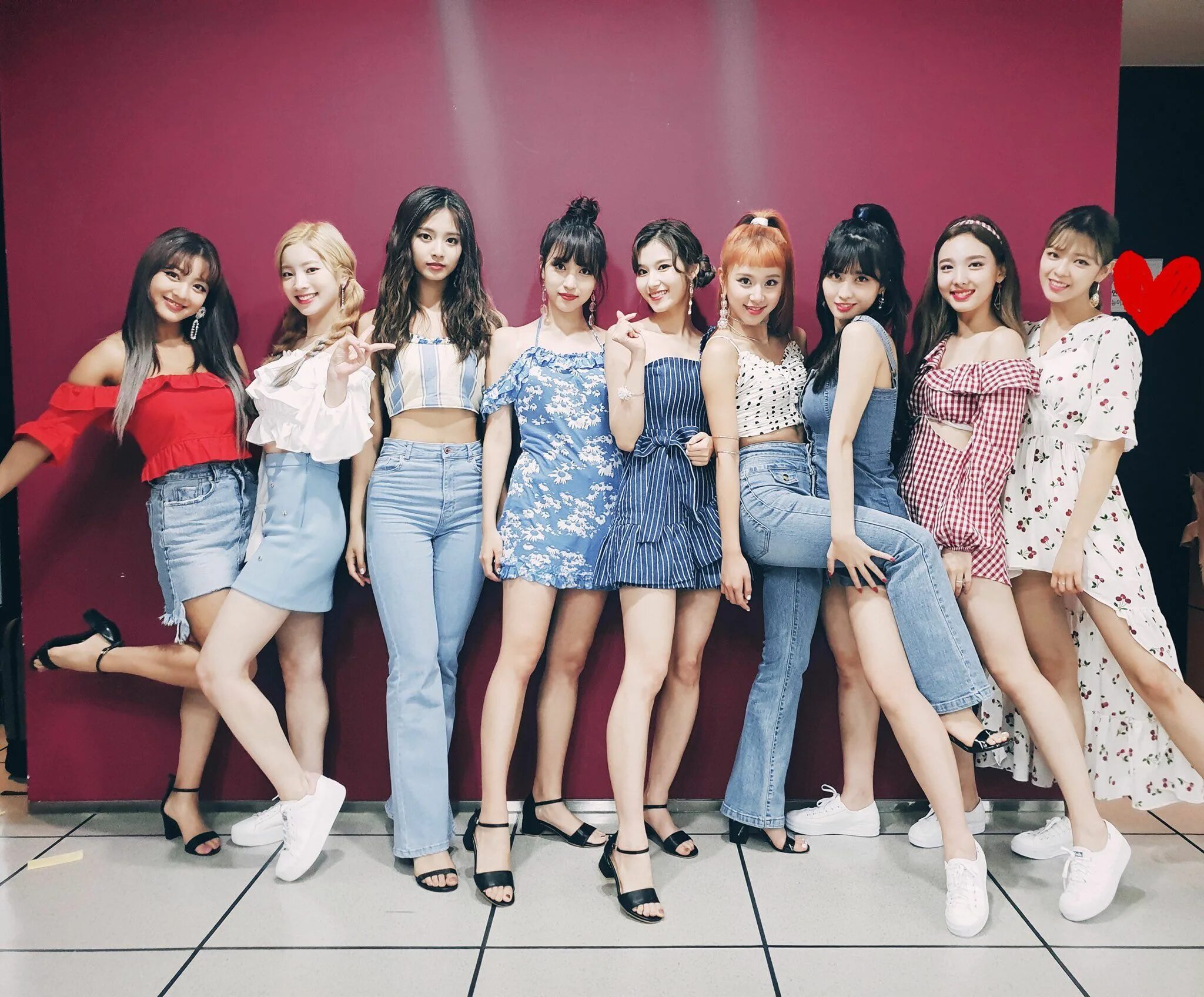 Lesson twice. Twice. твайс дебют. twice and itzy. twice kpop.