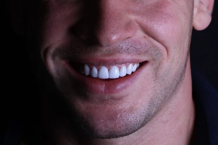 Smiling b. Красивые зубы мужские. Идеальные зубы. Голливудская улыбка мужская. Белоснежная улыбка мужчины.
