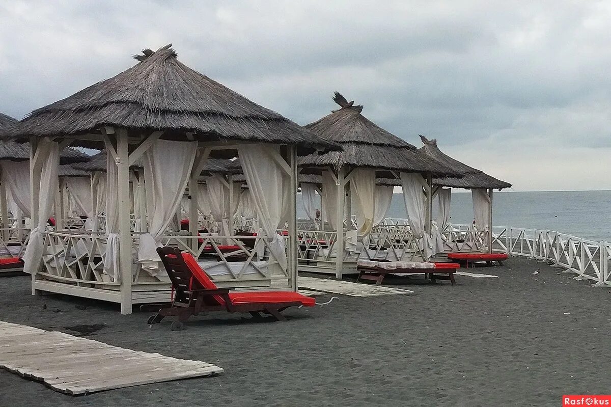 сочи курорт. сочи отзывы туристов 2023. голые российские туристы. сочи лазаревское пляж. вардане санаторий шексна вардане.