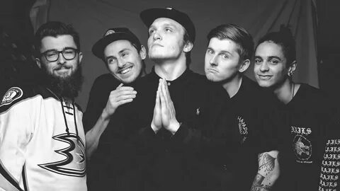 Neck deep