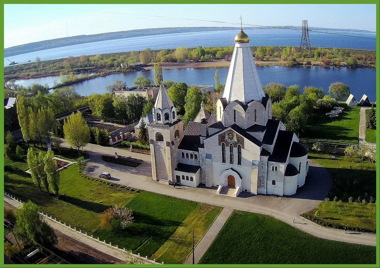 Церковь в Балаково Свято-Троицкий храм