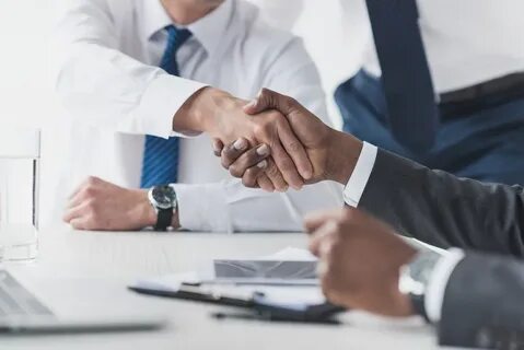 Как называется человек заключающий сделки
