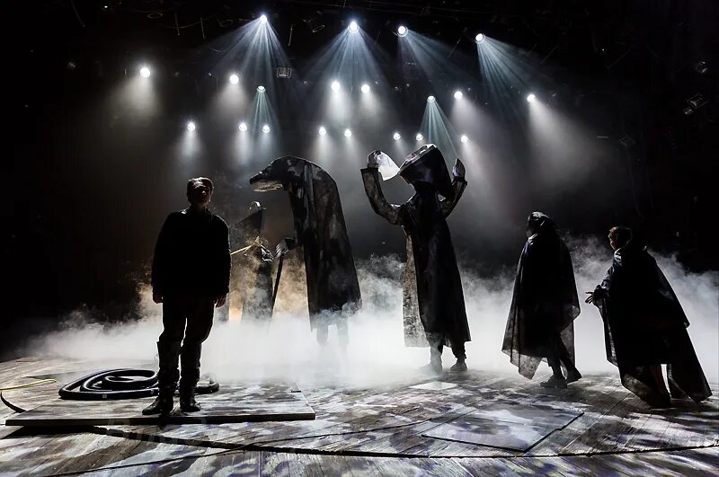 Му му театр наций. Муму крымов театр наций. Спектакль му му театр наций. Му му театр наций. Муму крымов театр наций.