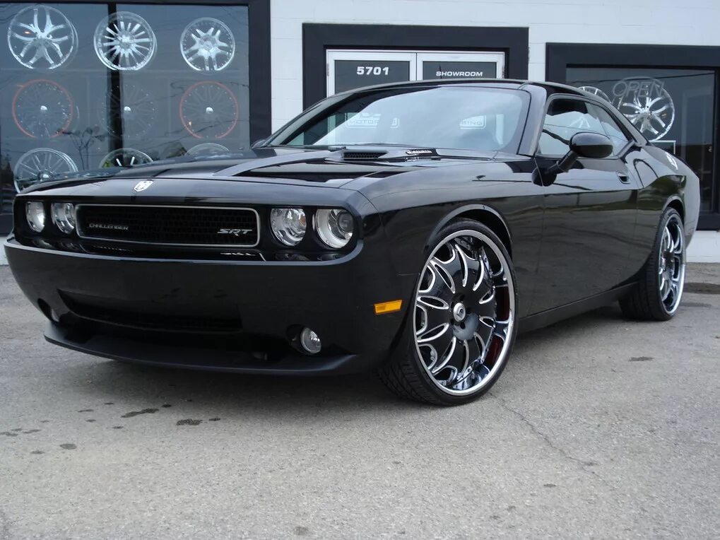 Дочь челленджер. Dodge Challenger тюнингованный. Додж Челленджер кастом. Тюнинговые Додж Челленджер. Dodge Challenger 2008 Tuning.