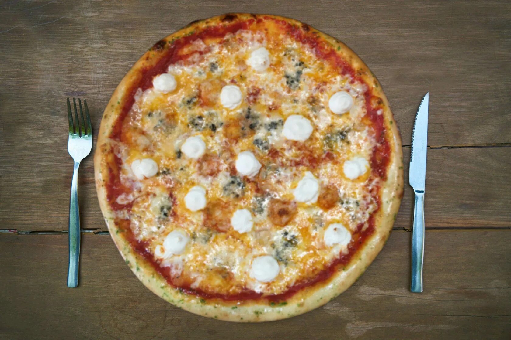 Сайт пиццы барнаул. Энгри пицца. Пицца 4 сыра с томатным соусом. Ангри пицца Барнаул. Фото пиццерии 4 сыра Волгоград.