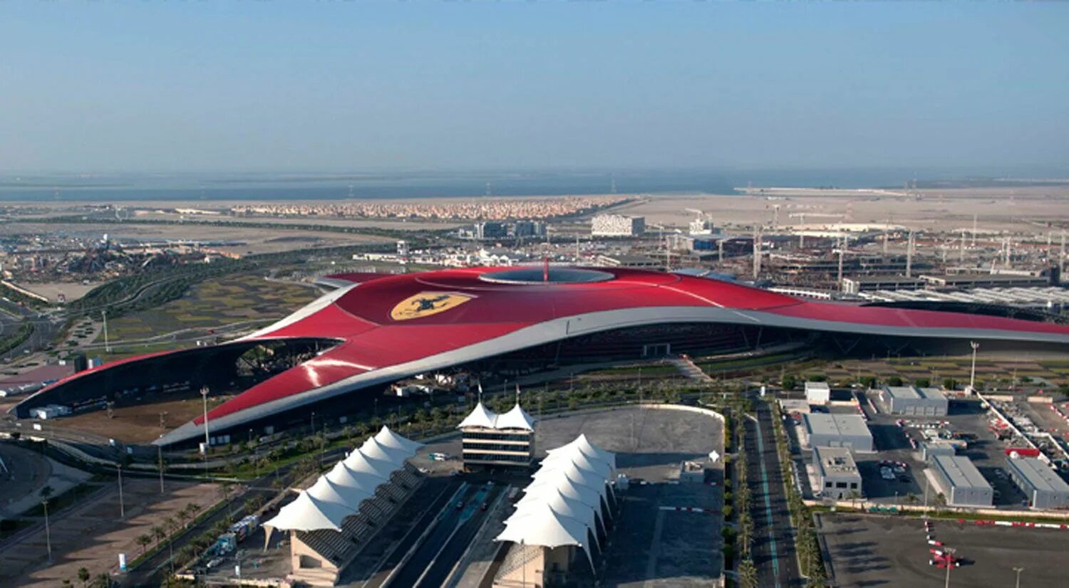 Ferrari world абу-даби аттракционы. Феррари парк абу даби аттракционы. Ferrari world абу-даби. Парк аттракционов ferrari world в абу-даби. Ferrari world абу-даби.