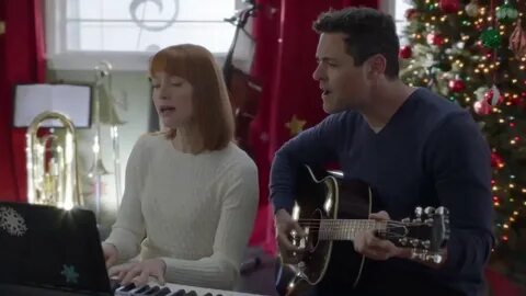 Песня из реальная любовь christmas