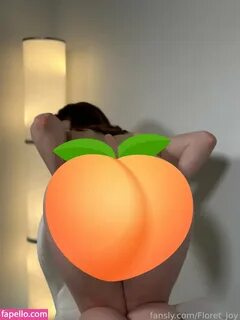 Загорелая телка снимает развратный наряд 