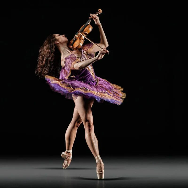 Скрипка балет. Балет и скрипка. Виолина дэнс. Балерины от Richard calmes. Балер шамассон.