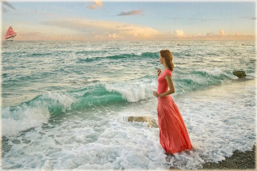 Девушка на берегу моря. Девушка ждет у моря. Алые паруса девушка