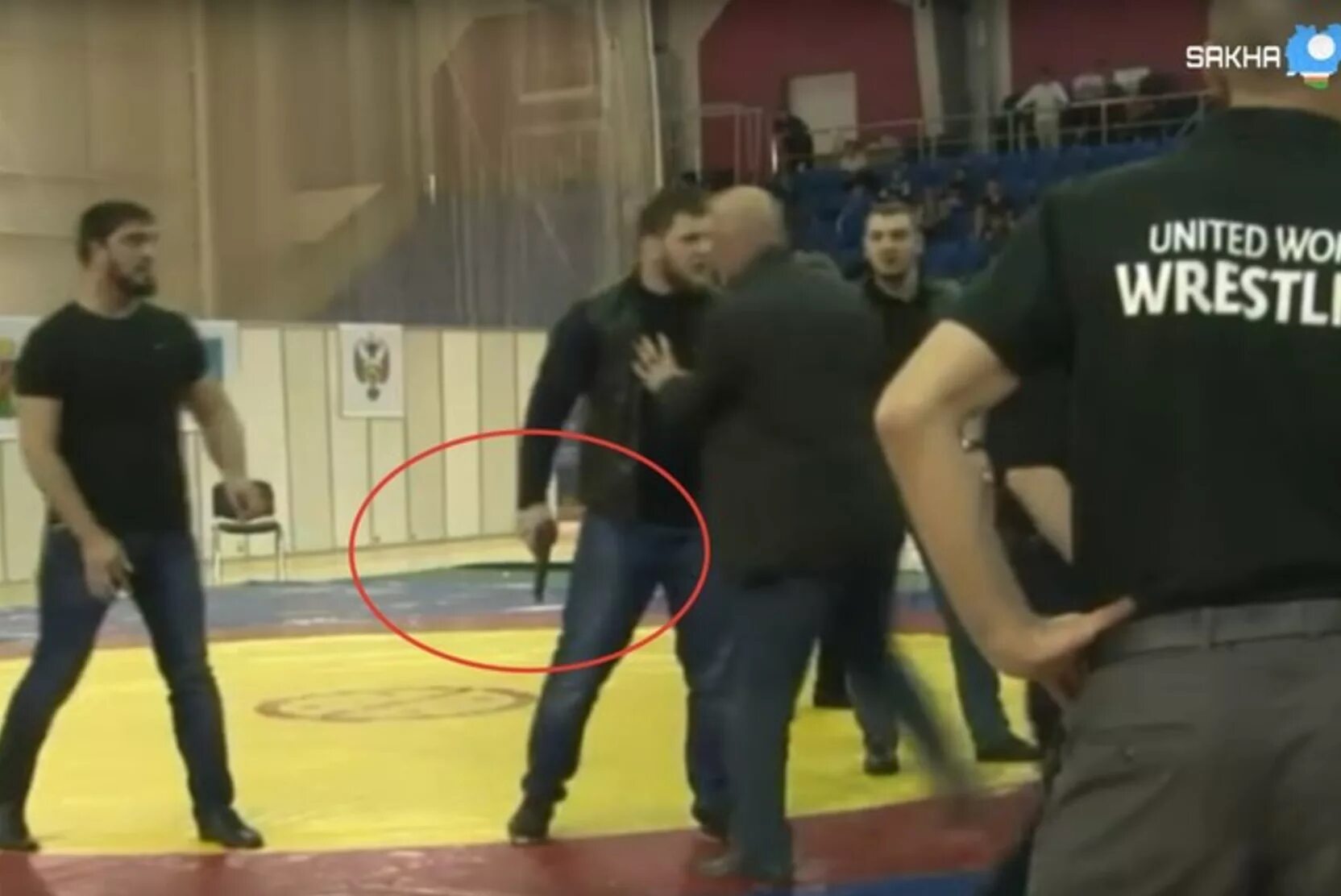 Мусукаев лебедев чемпионат россии 2016. Мусукаев лебедев драка. Борцовская драка. Даги борцы на улице. Драка борцов.