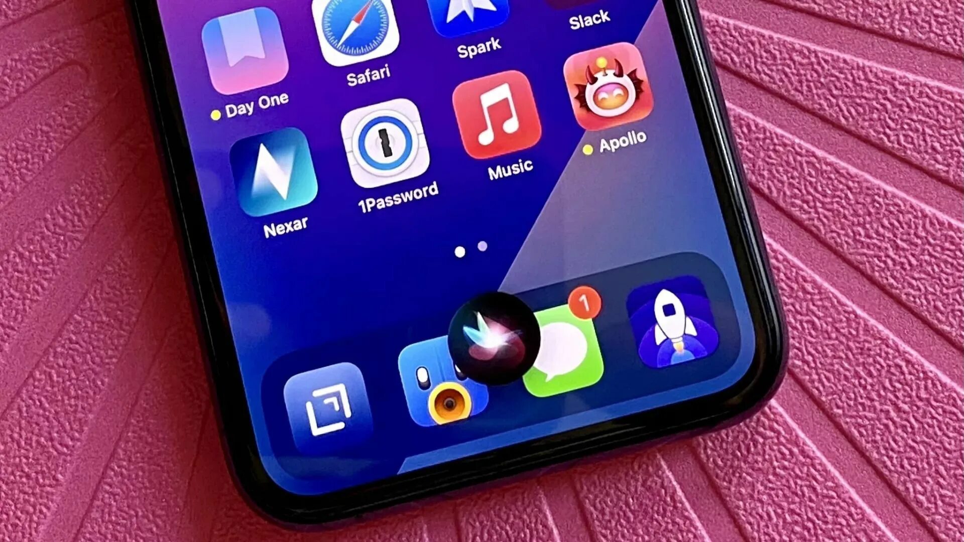 Ios 18 телефоны. Сири. фото сири. ios 18. сири фото чистый экран.