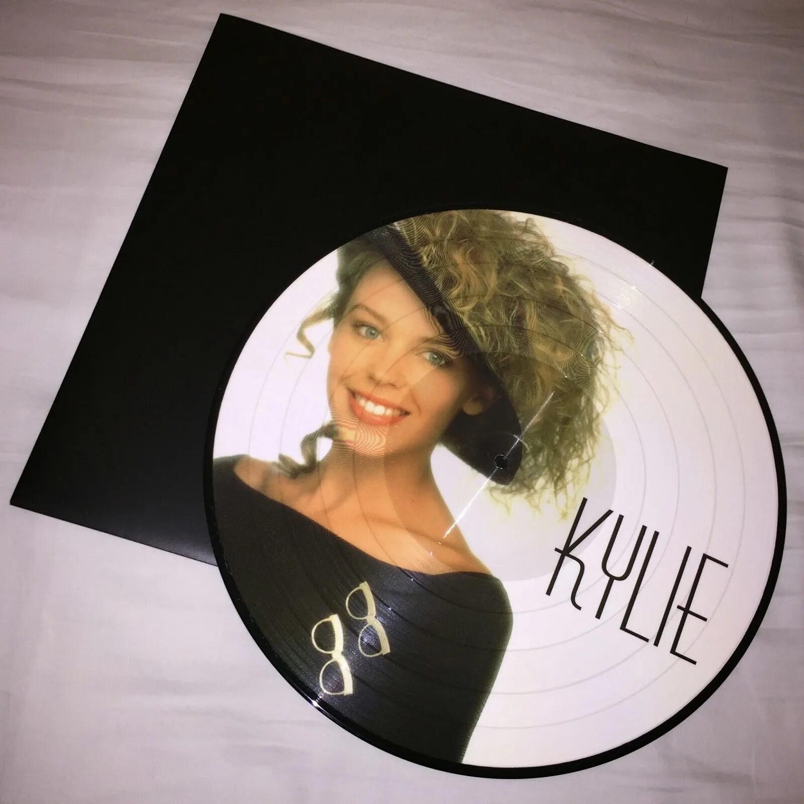 Kylie disco. Kylie Minogue Kylie album. Kylie Minogue Kylie 1988. Kylie Minogue 1988 Kylie LP. Kylie Minogue Kylie 1988 album.