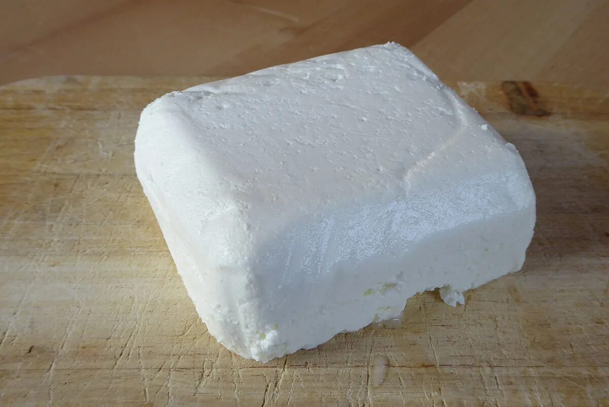 Почему сыр белый. Белый сыр. Кислый сыр. Кислотные сыры. Кислый сыр белый.