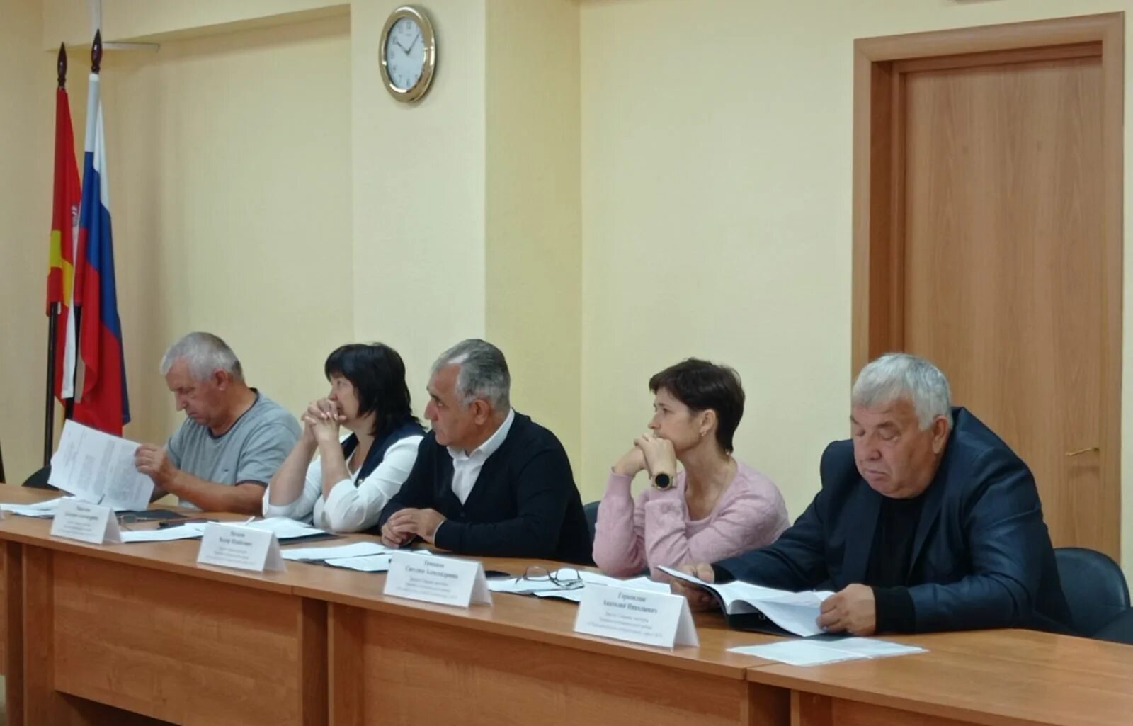 Муниципальных депутатов тинао. Новый совет депутатов троицк. муниципальные депутаты 2025. заседание собрание.