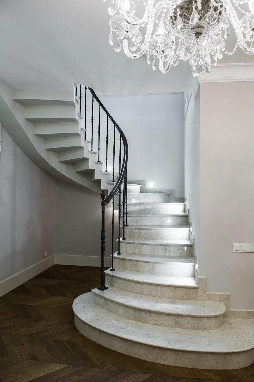 Бетонная лестница второй. Бетонная лестница. Лестница из бетона. Монолитная лестница. Бетонная лестница в доме.