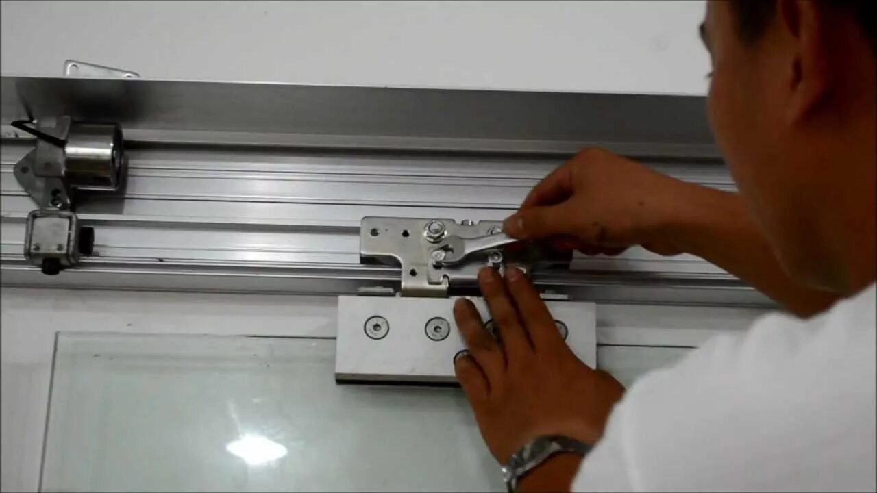 Automatic installation. Automatic door repair foreman. sliding door repair st albans. gsj 761 pztz door repair. sliding door repair london.