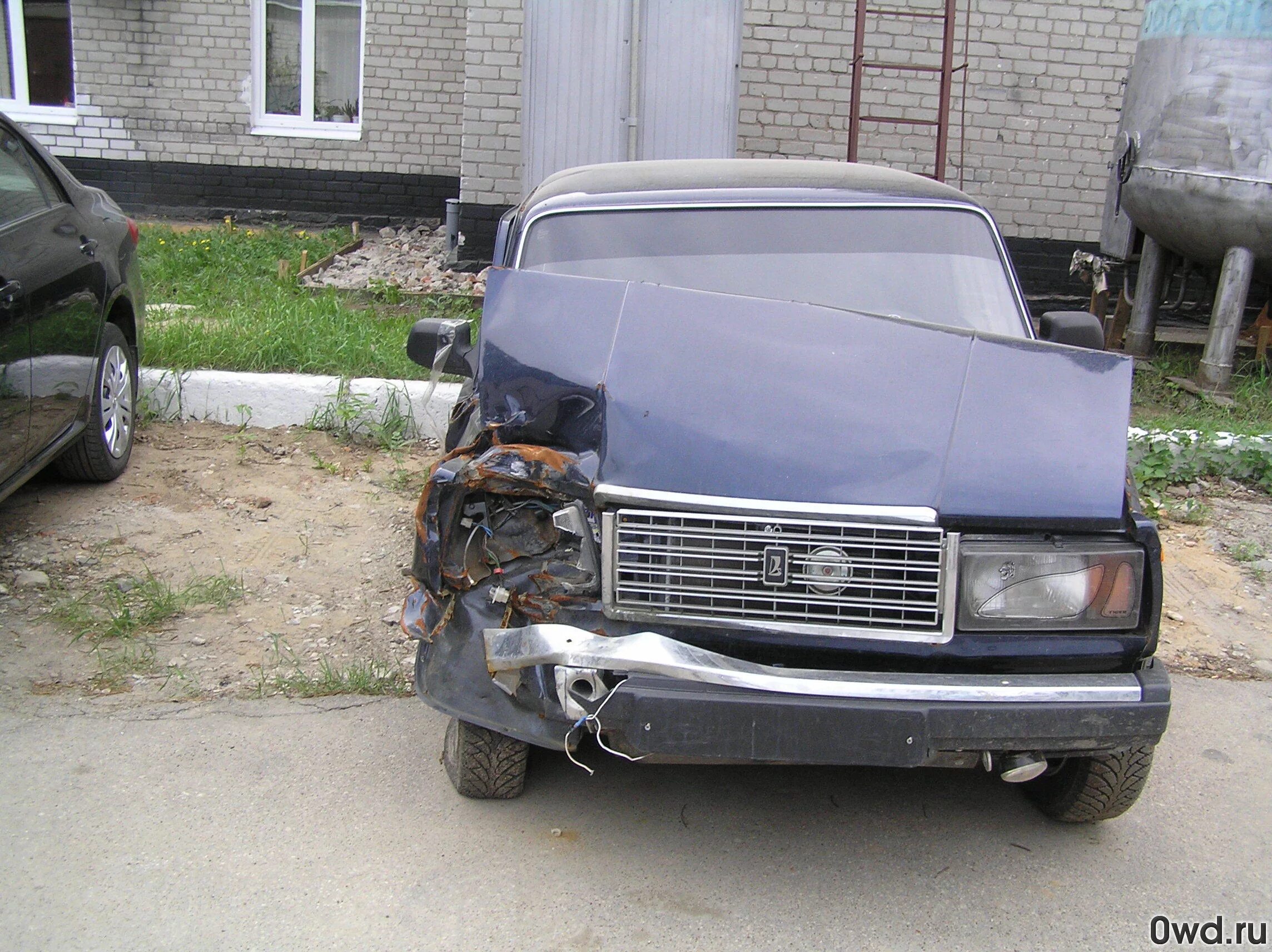 ваз 2107 черный битый. битая 2107 спереди. разбитый ваз 2107 черный. битая ваз 2107. ваз 2105 битый зад.