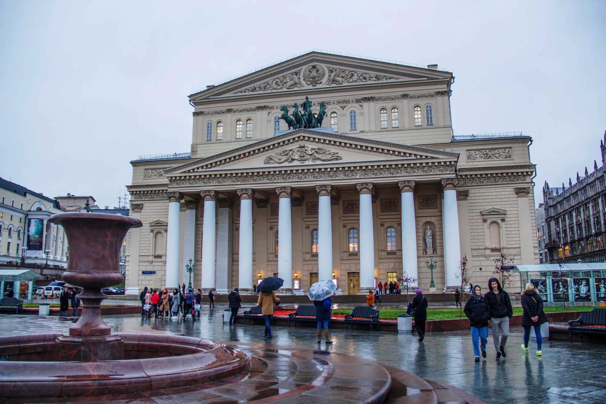 Санкт петербург theatre square