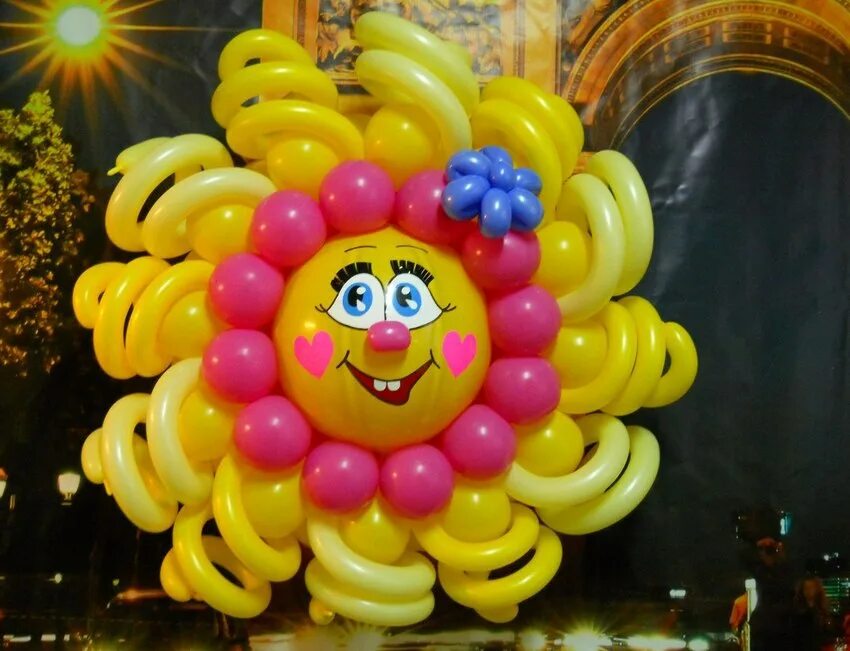 Масленица из шаров. Солнышко из шаров. Солнце из шариков. Солнышко из шариков. Масленица из воздушных шаров.