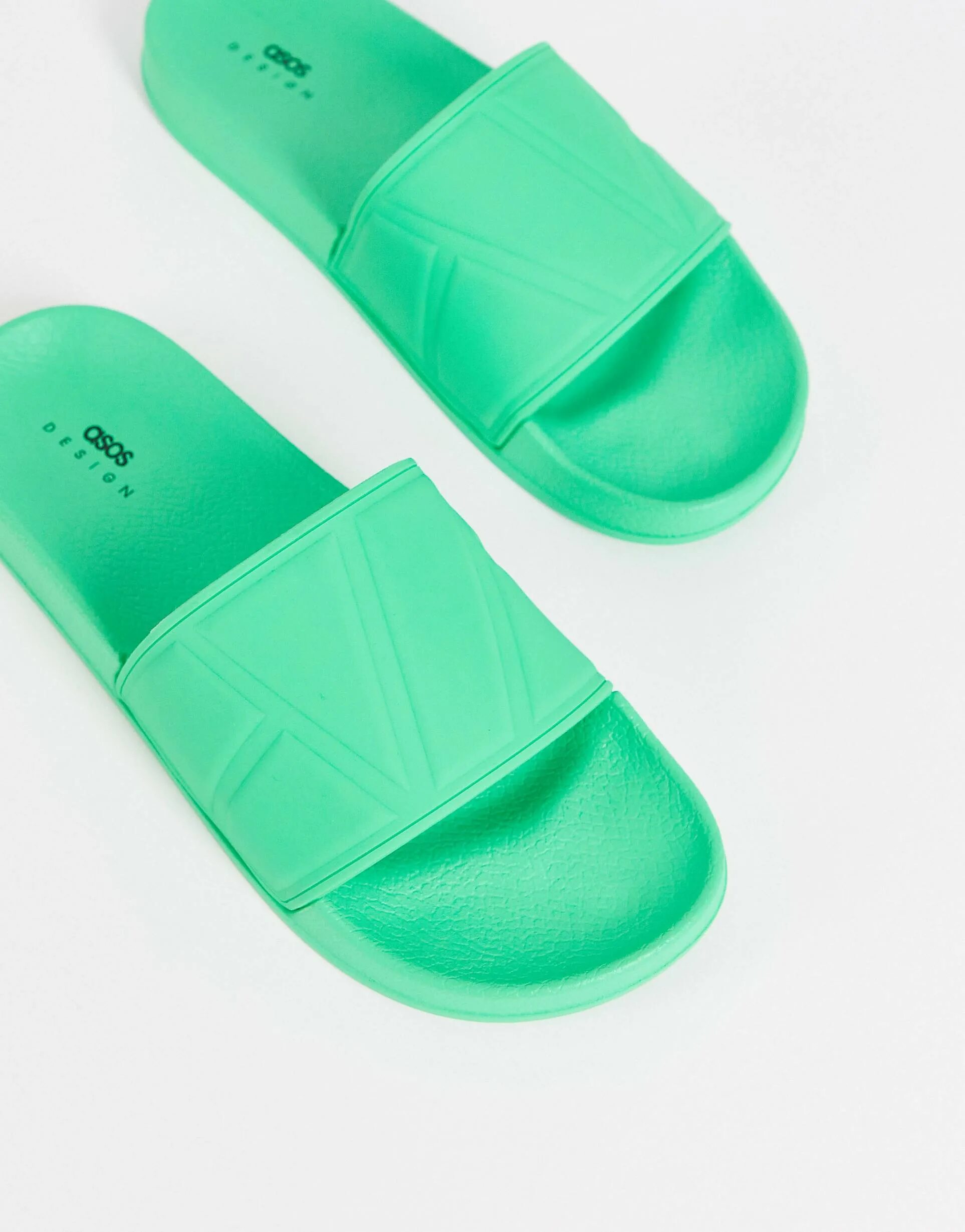 Тапочки пвх женские. Шлепанцы зеленые из син сей. Зеленые шлепанцы. Demix шлепки зеленого цвета. Зеленые шлепанцы.