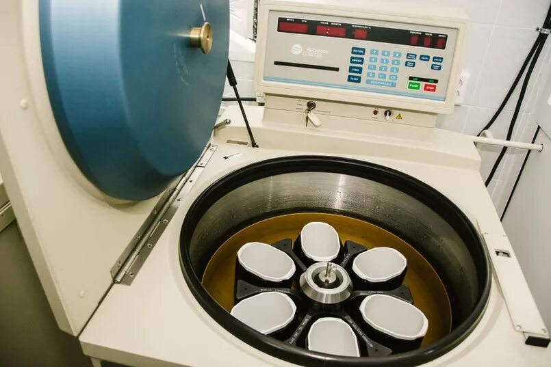 Центрифугирование плазмы. Плазмолифтинг центрифуга. Центрифугирование сыворотки крови. Плазма центрифугирование. Prp центрифуга.