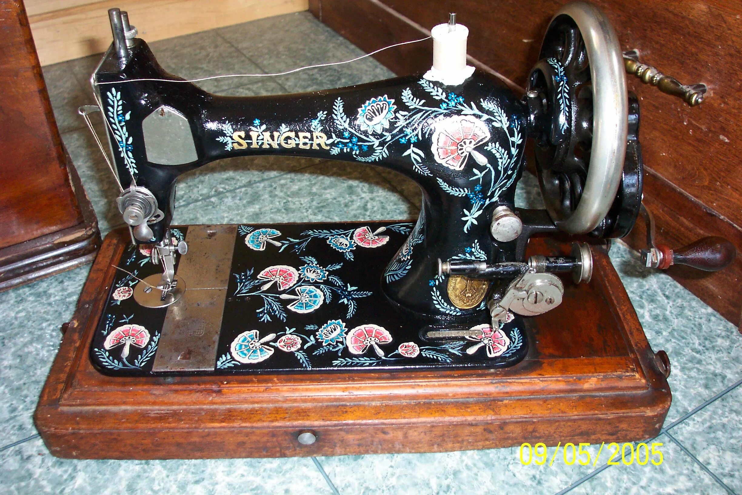 Сингер швейная машинка 1898. Швейная машинка Зингер 4411. Швейная машинка Зингер Винтаж. Швейная машинка 298 Сингер. Швейная машинка с двойной