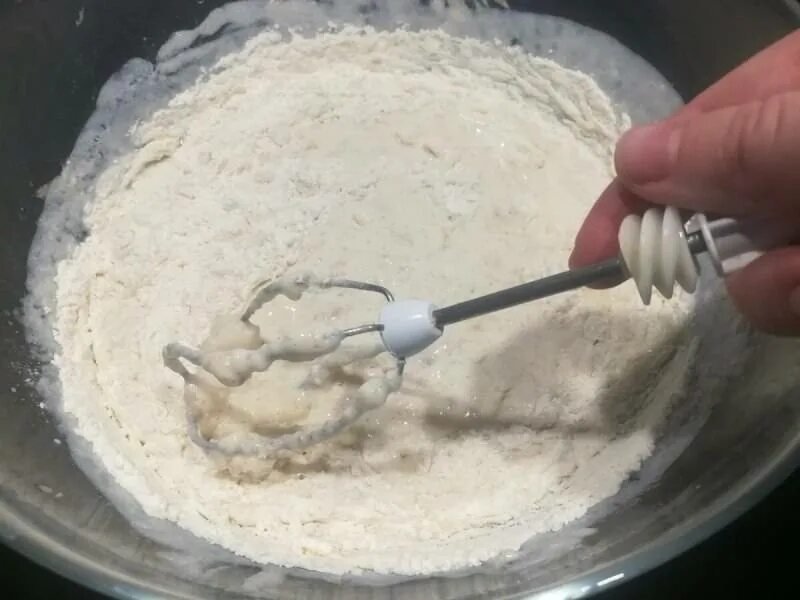 Манка для рыбалки как приготовить на плотву. Тесто из манки для рыбалки. манка для рыбалки. манная болтушка для рыбалки. тесто на карася из манки.