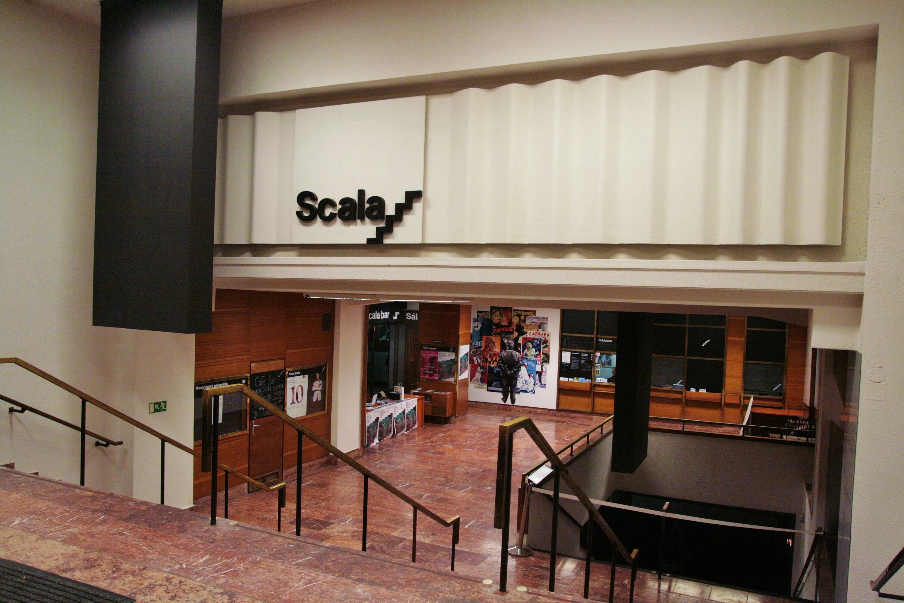 Кинотеатр в глазго фото. Каро 8 капитолий вернадского вип зал. Кинотеатр университет. Кинотеатр в университете. Кинотеатр университет.