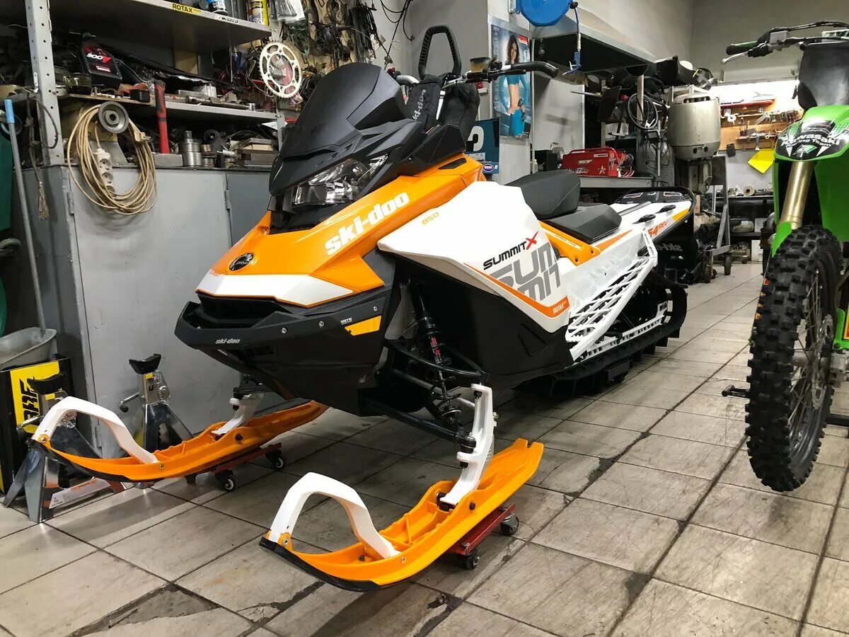 Ski doo summit 850