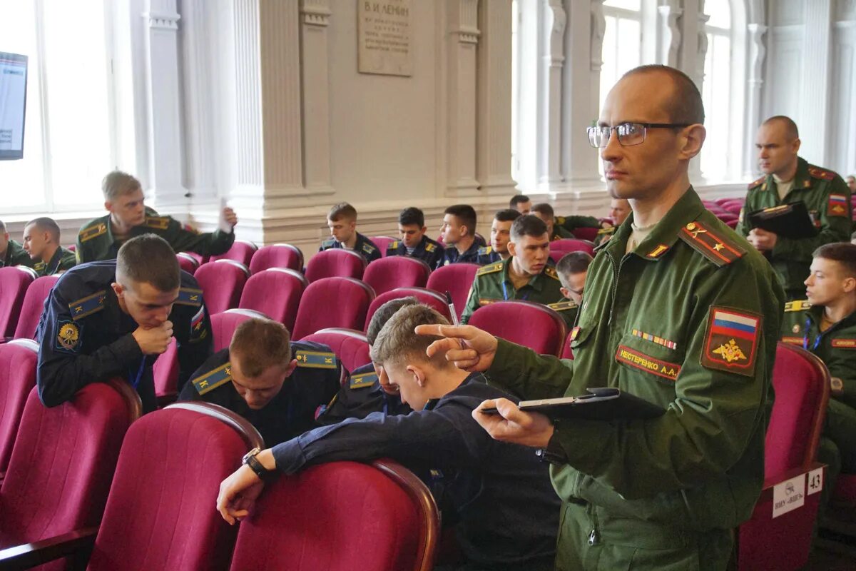 Михайловская академия сайт. Курсанты МВАА. МВАА 2022. Михайловская Военная Артиллерийская Академия. Что с курсантами Михайловской артиллерийской Академии.