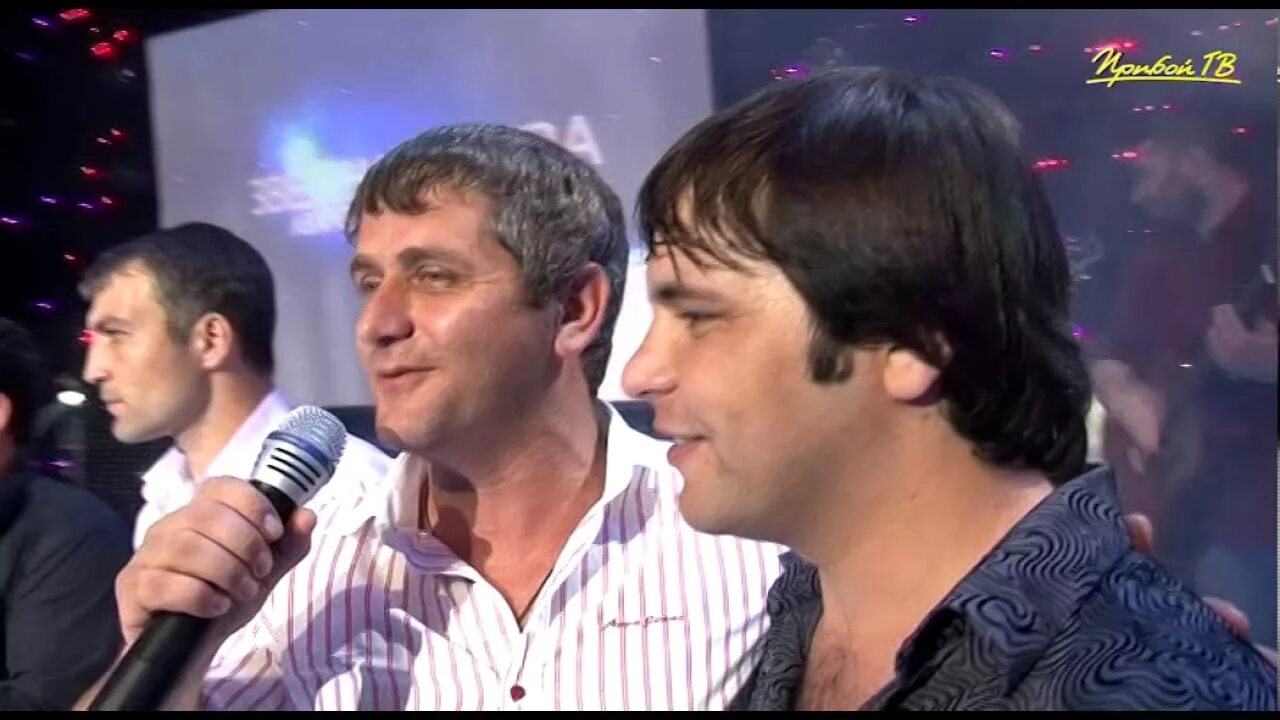 Стихи на аварском языке с переводом на русский. Стихотворение про дагестан. Аварский певец чиев. Гимн республики дагестан текст. Аварский флаг.