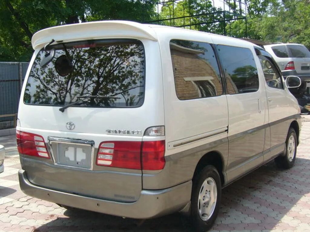 Найти хайс. Toyota микроавтобус hiace 2001. Toyota hiace 1. Тойота hiace 1992. Тойота микроавтобус 2000.
