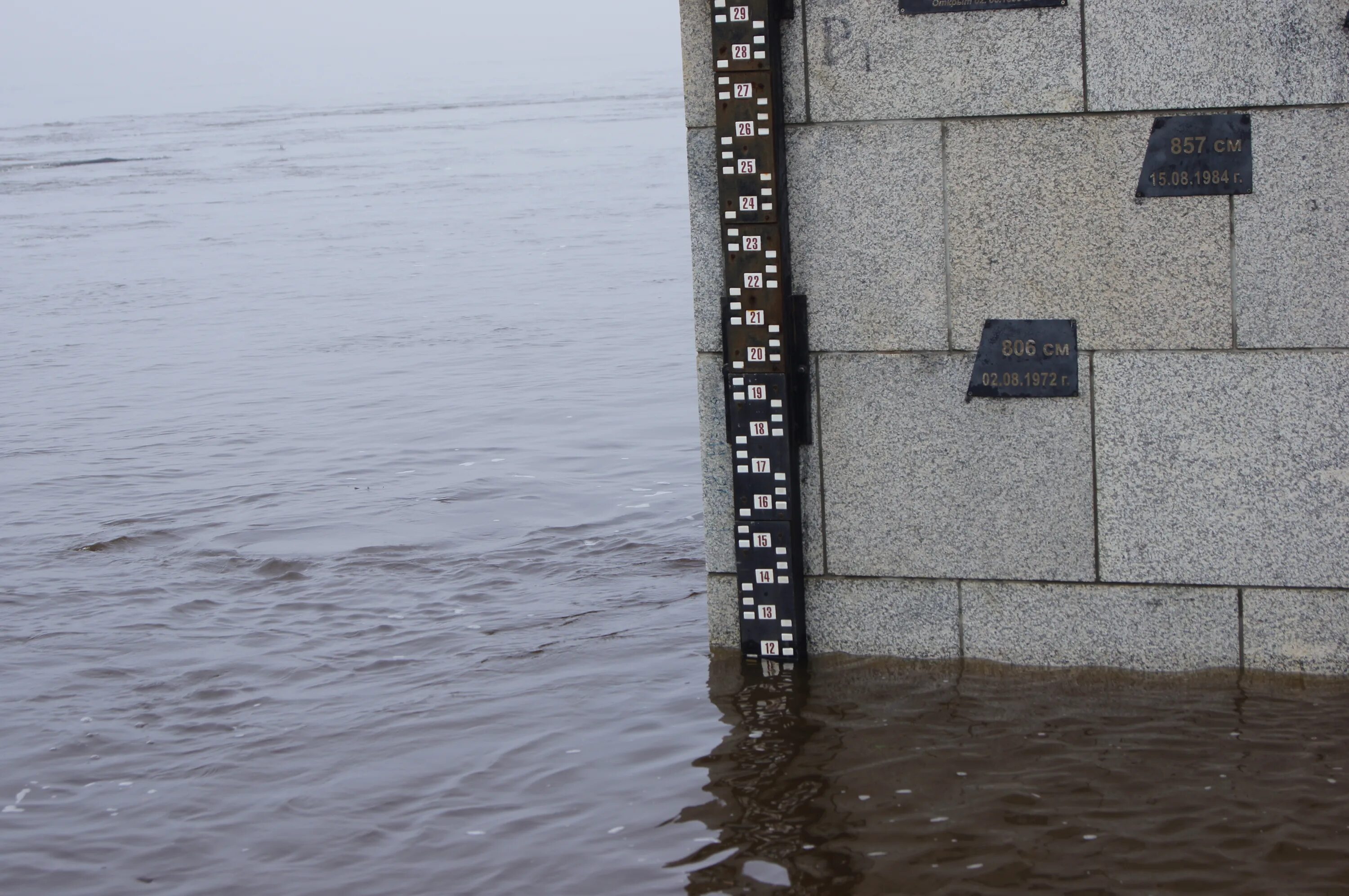 Река амур наводнение 2013. Река в терновская. Водомерный пост на реке. Водомерный пост у горного института. Уровень реки зея благовещенск.