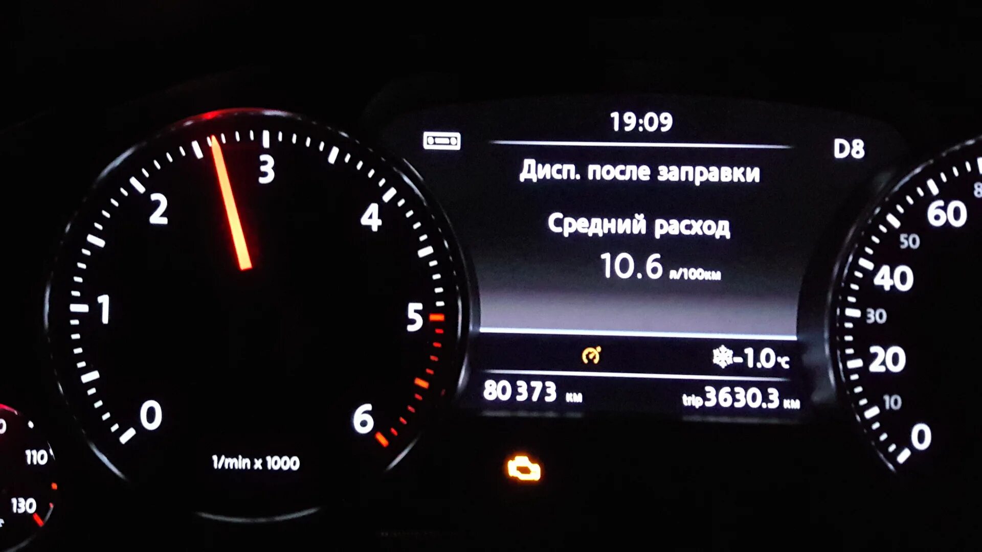 Почему горит скорость. Чек VW Touareg 2021. Индикаторная лампа mil Туарег 3.6 бензин. Спидометр Туарег 6.0 TDI. Туарег NF 3.6 круиз контроль.