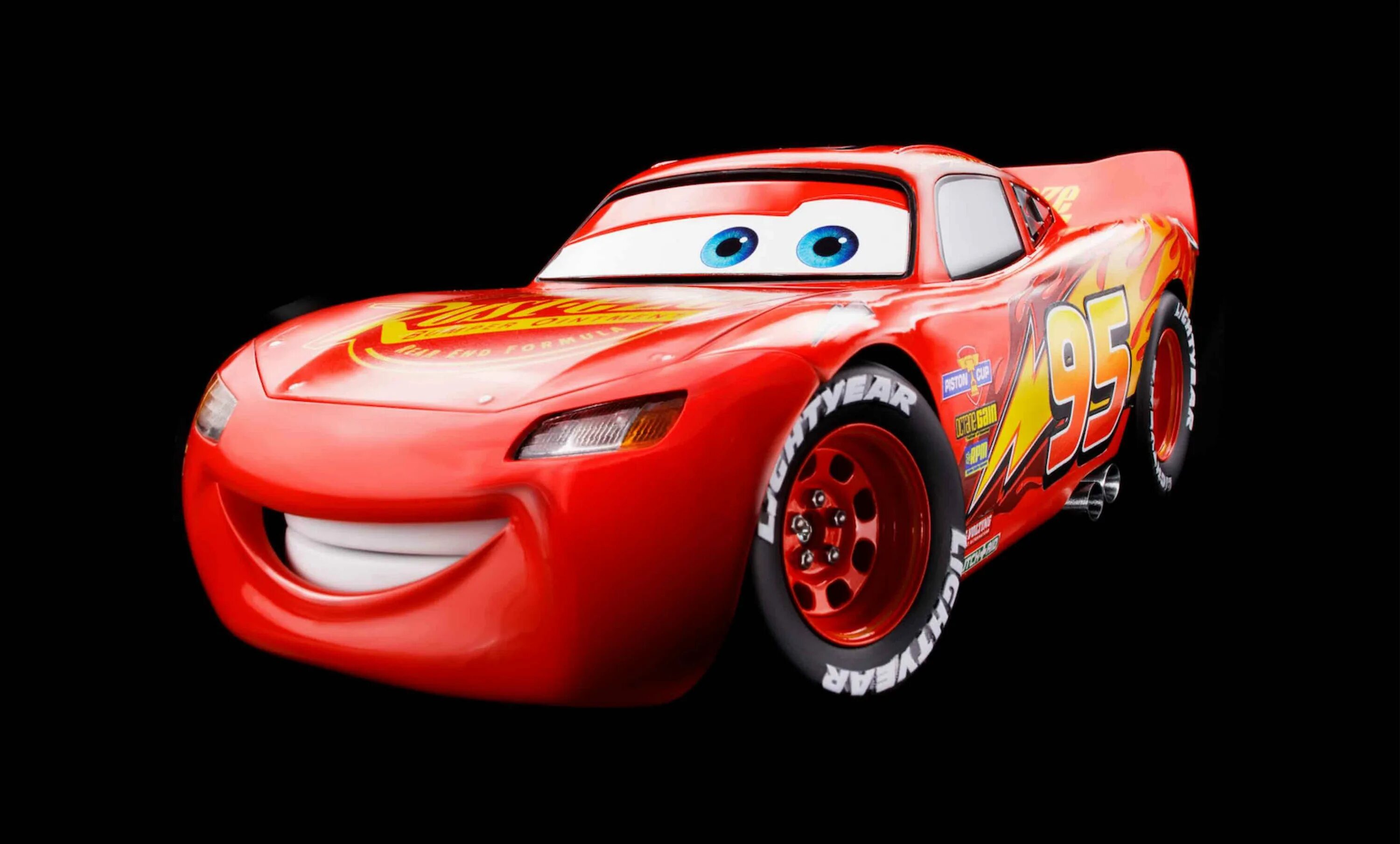 Как выглядит молния маквин. Молния маккуин 2д. молния маккуин 1. lightning mcqueen машина. тачки 2 lightning mcqueen cars 2 lightning mcqueen.
