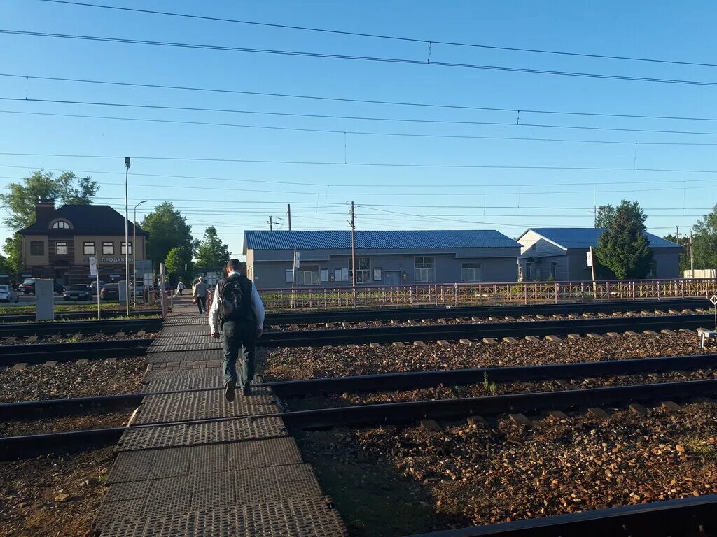 Погода в бужаниново. Бужаниново станция ЖД. Станция Бужаниново Сергиево-Посадский район. Железнодорожный вокзал Бужаниново. Платформа Бужаниново.