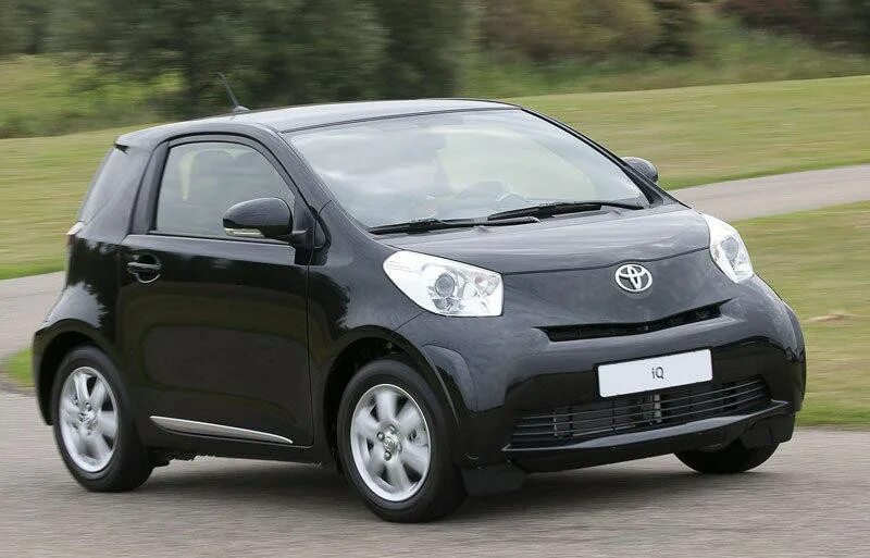 Купить тойоту мини. Toyota IQ 1.4. Тойота мини 300. Toyota IQ 2019. Тойота мини 2007-2010.