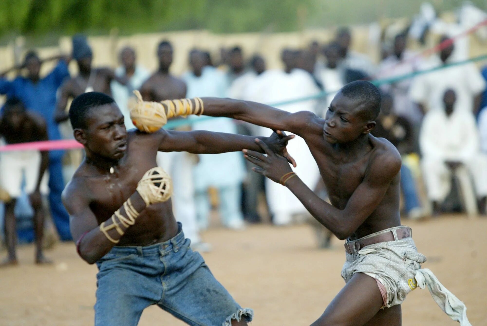 Africa sports. Нигерийский бокс дамбе. Африканский бокс дамбе. Африканские боксеры.